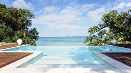 Swim up steps/breathtaking ocean views